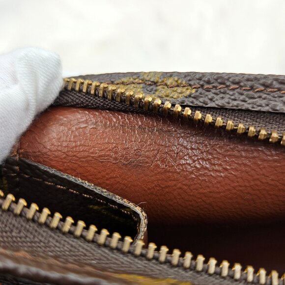 Louis Vuitton Monogram Pouch 26 cm - Picture 12 of 14